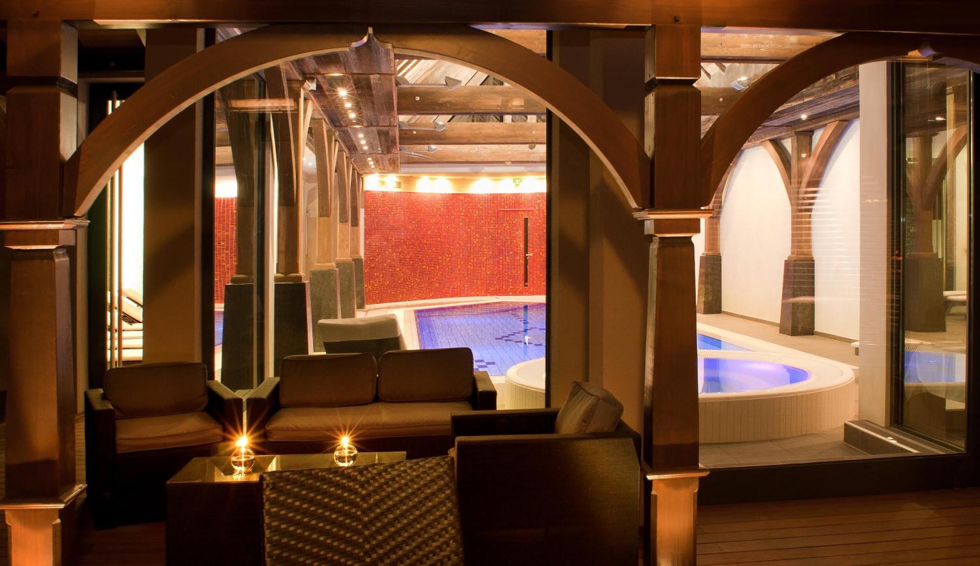 Logis Hotel Le Parc & Spa Сент-Ипполит Экстерьер фото