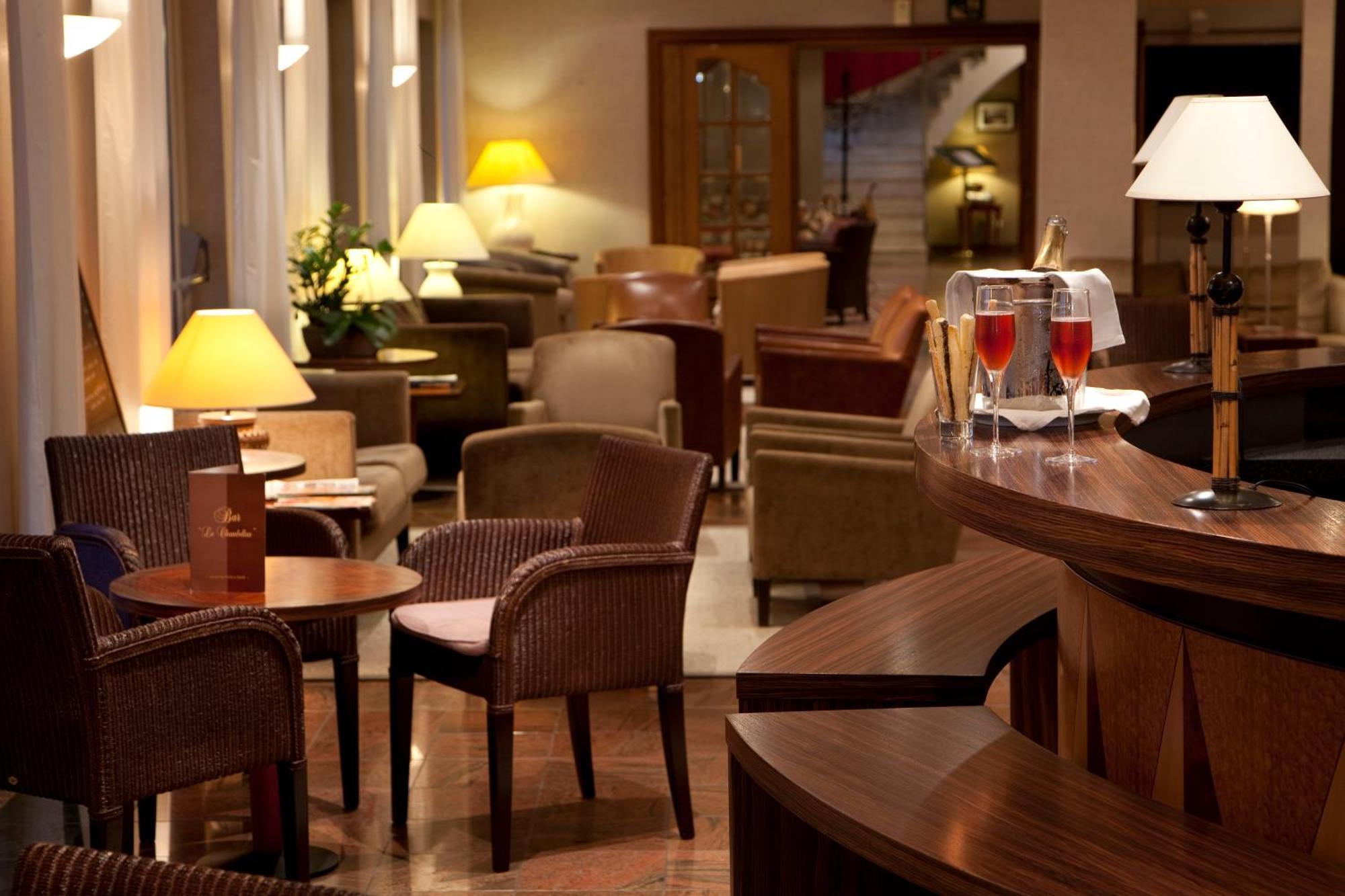Logis Hotel Le Parc & Spa Сент-Ипполит Экстерьер фото