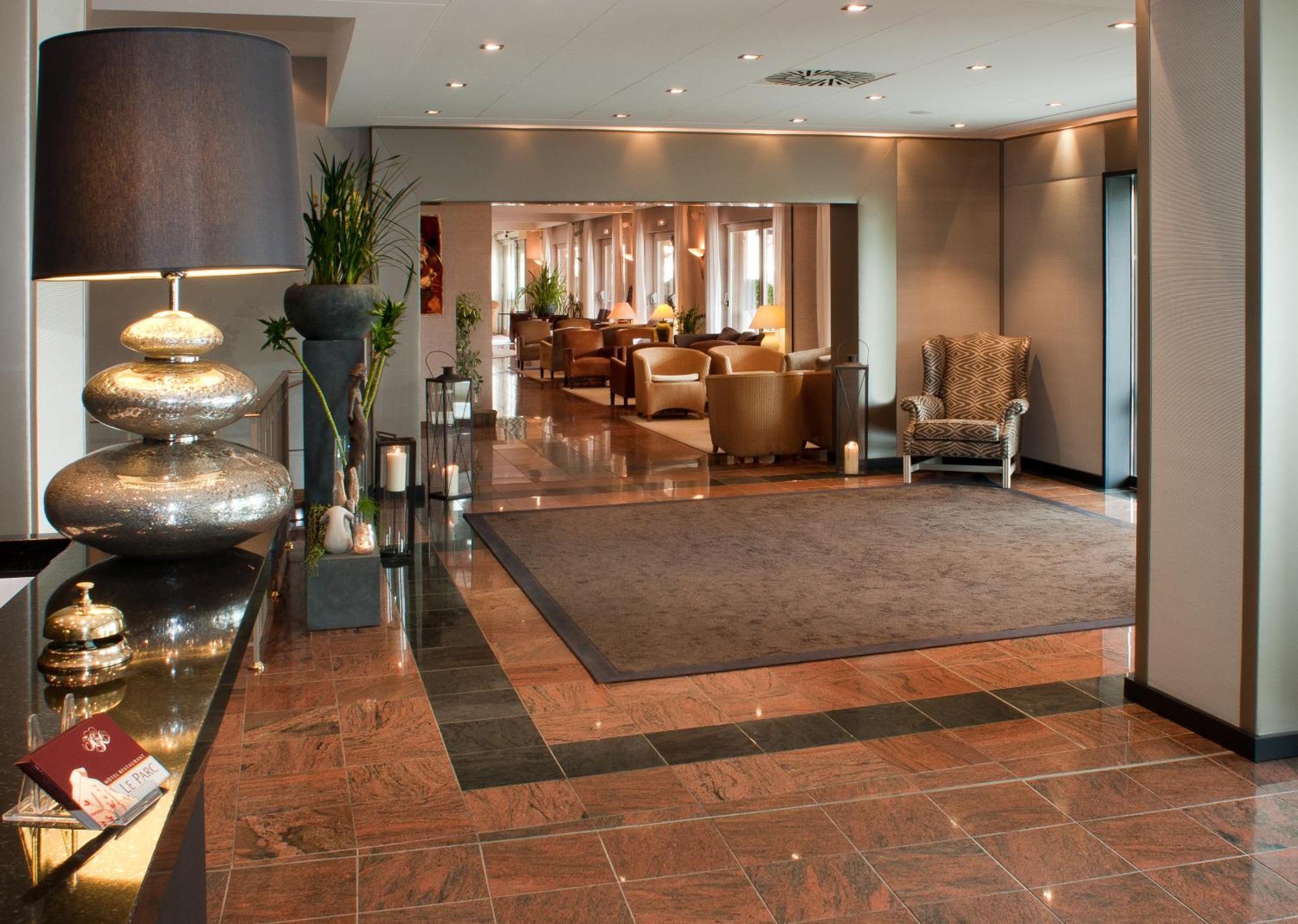 Logis Hotel Le Parc & Spa Сент-Ипполит Экстерьер фото