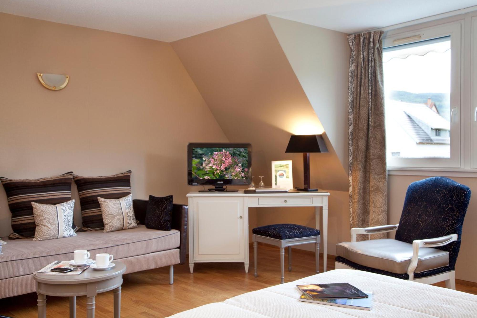 Logis Hotel Le Parc & Spa Сент-Ипполит Экстерьер фото