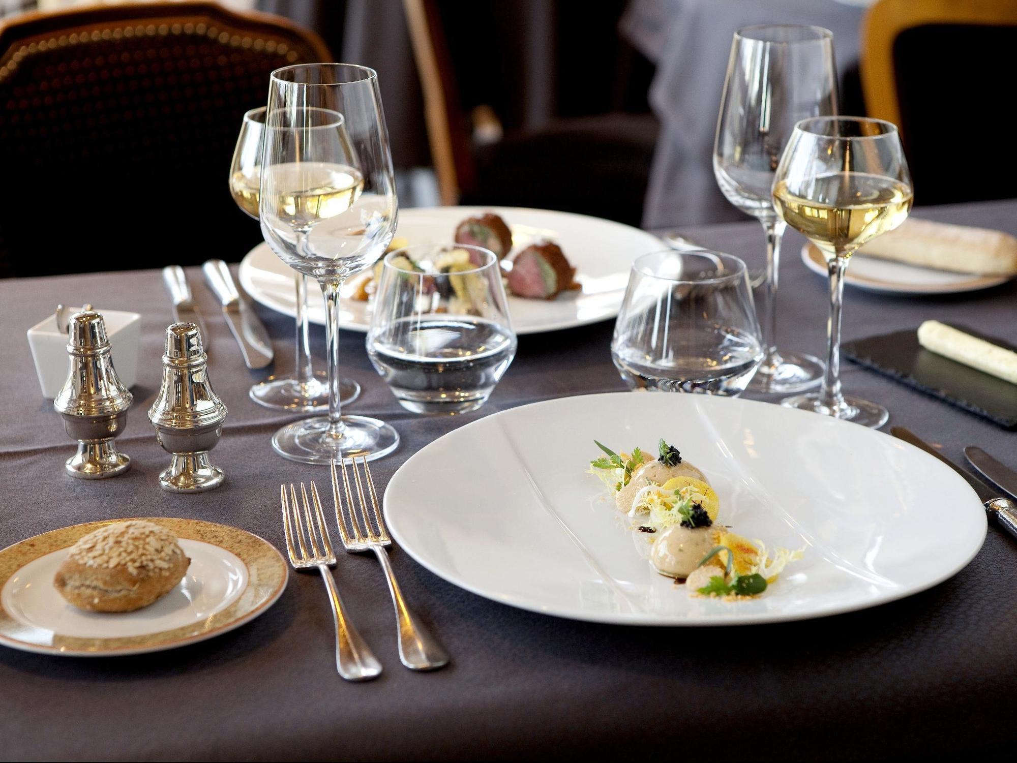 Logis Hotel Le Parc & Spa Сент-Ипполит Экстерьер фото