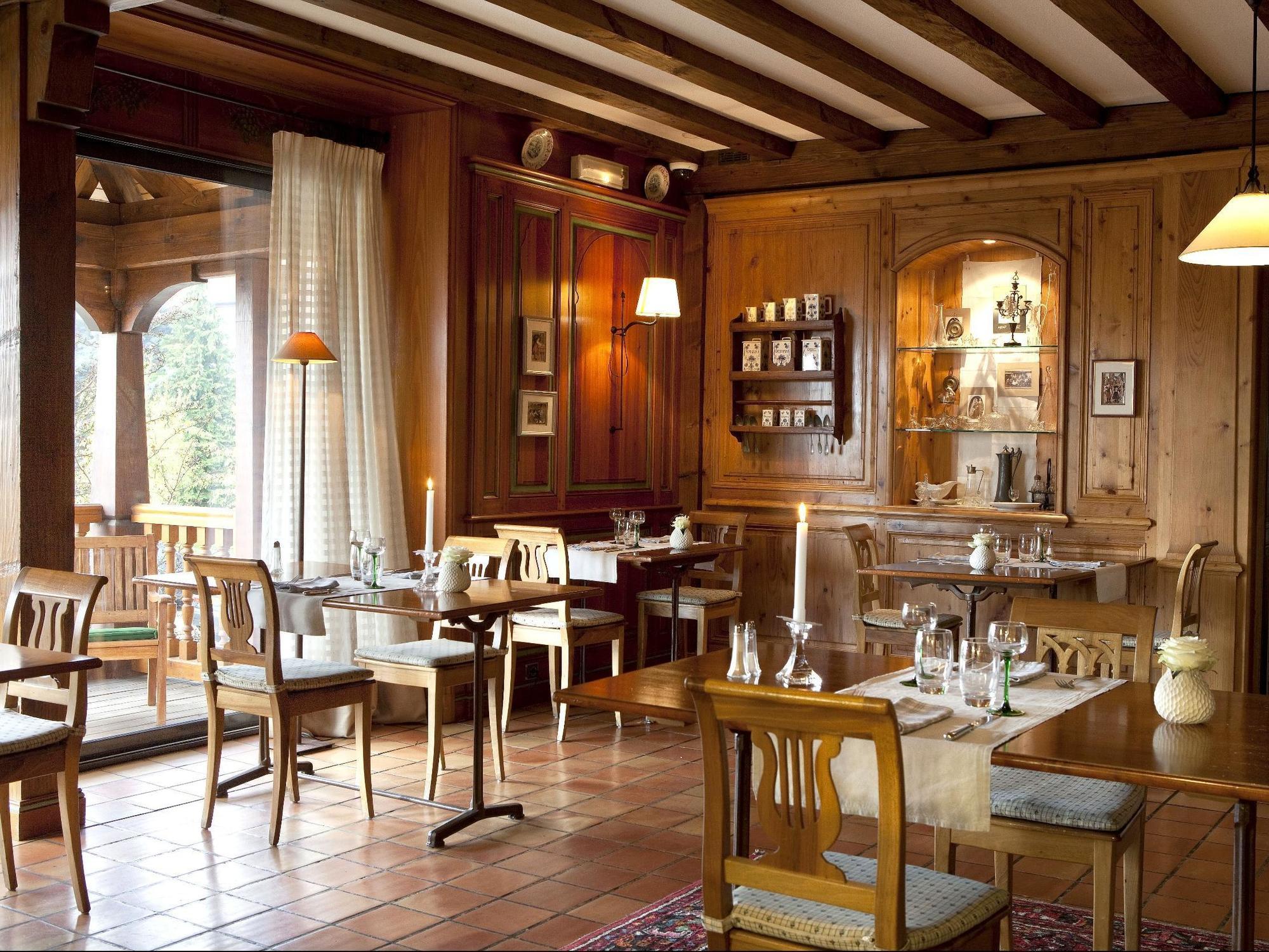 Logis Hotel Le Parc & Spa Сент-Ипполит Экстерьер фото